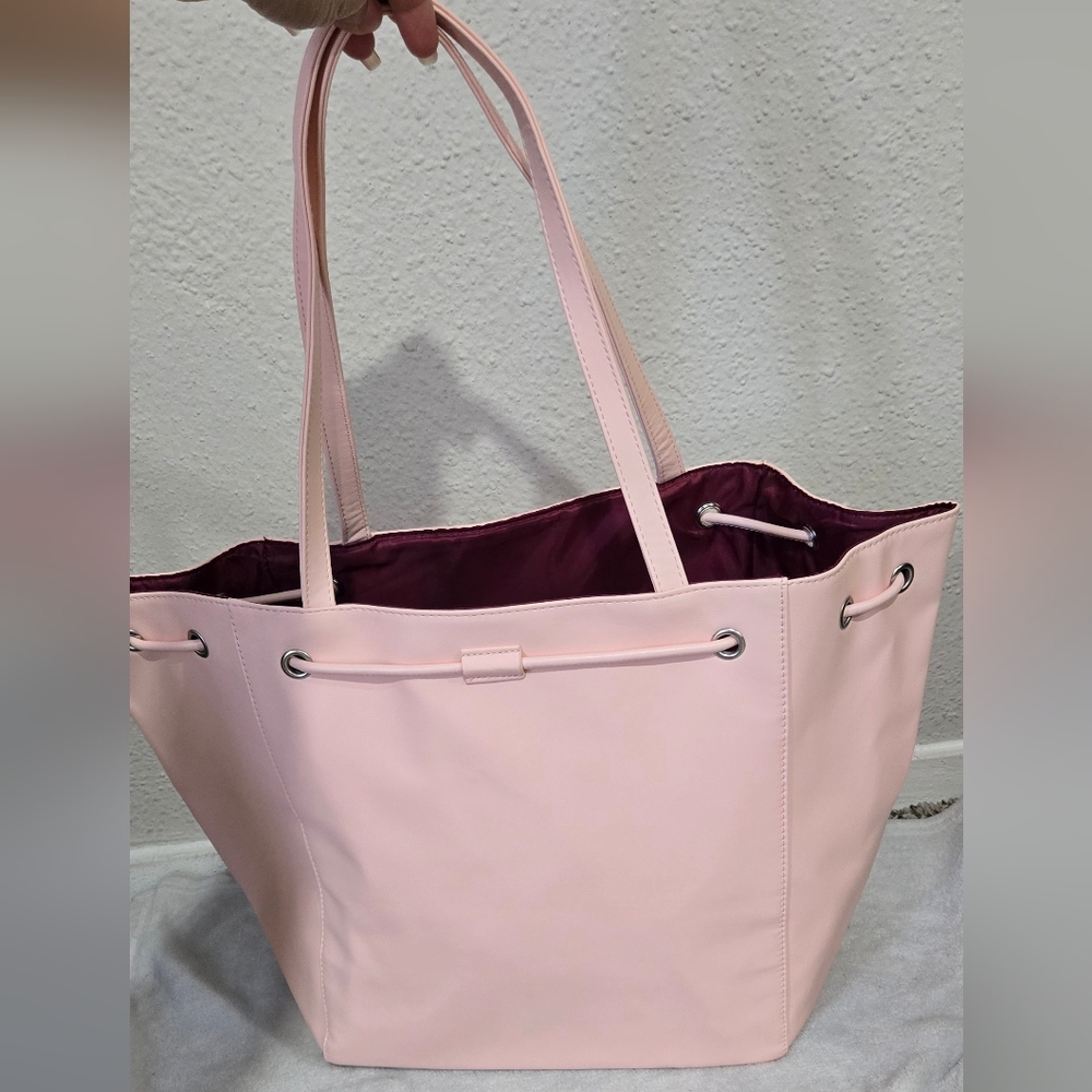 Chic Light Pink Tote Bag - Picture 4 of 5